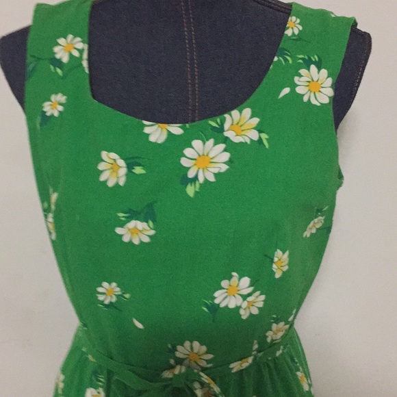 Dresss - Picture 3 of 4